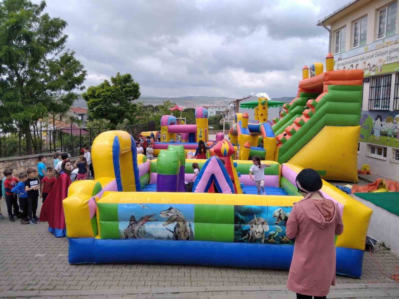 Çan Cumhuriyet İlkokulundan çocuk şenliği