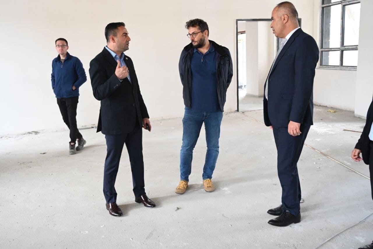 Başkan Erdoğan, inşaat çalışmaları devam eden okullarda incelemelerde bulundu