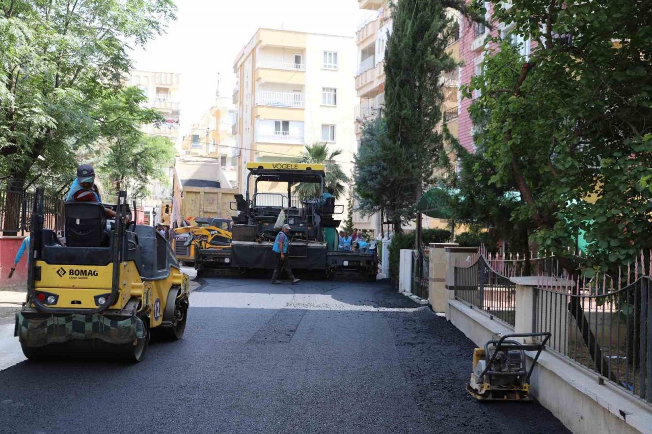 Canpolat sıcak asfalt çalışmalarını inceledi