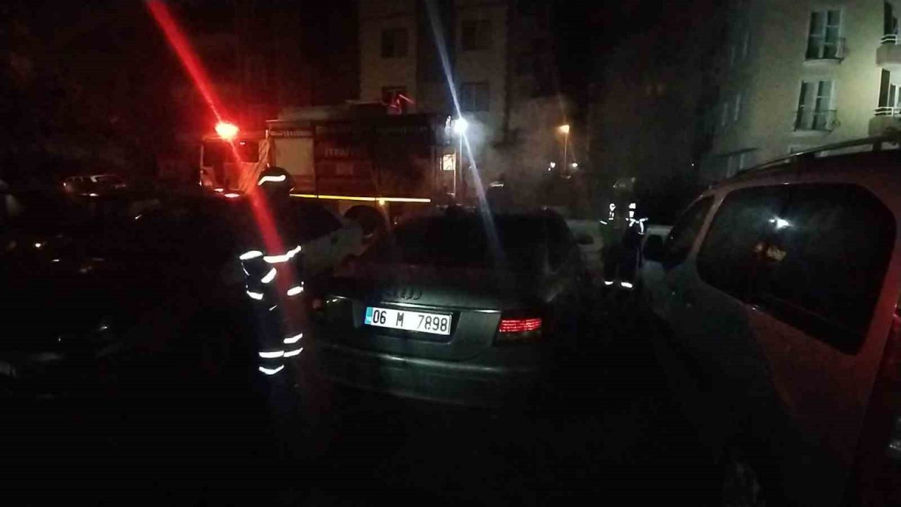 Park halindeki otomobil kundaklandı