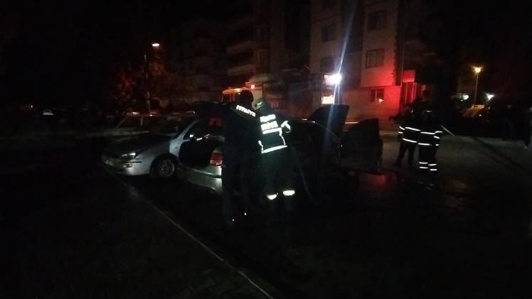 Park halindeki otomobil kundaklandı