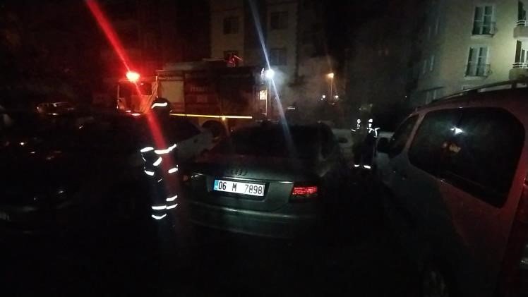 Park halindeki otomobil kundaklandı