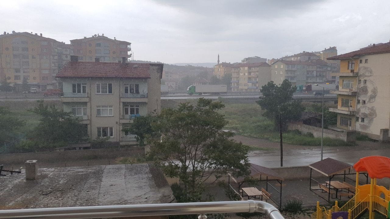 Çorum’da sağanak yağış hayatı olumsuz etkiledi