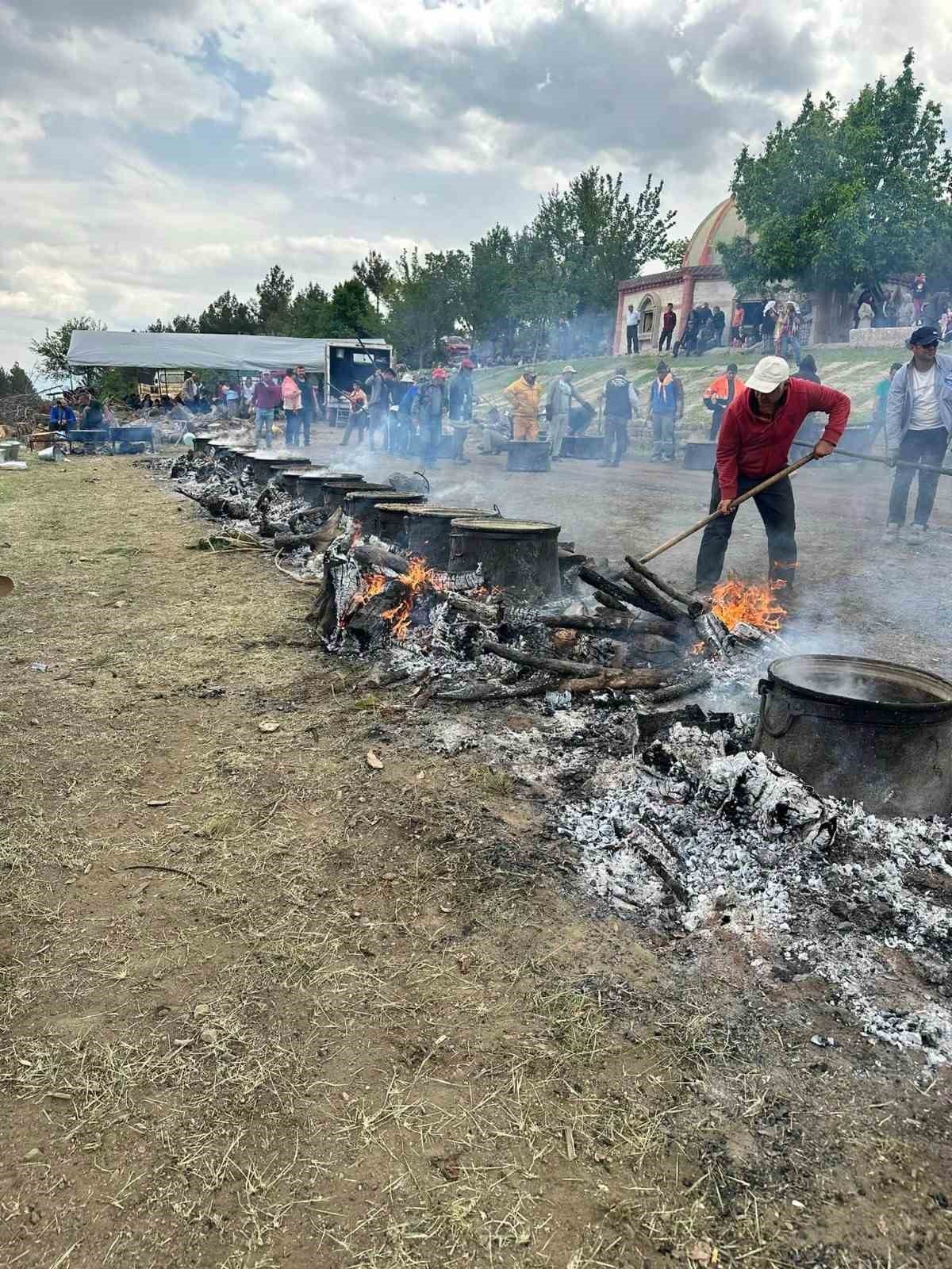 Oğuz Beyin torunları bolluk ve bereket için 7 asırlık geleneklerini sürdürüyor