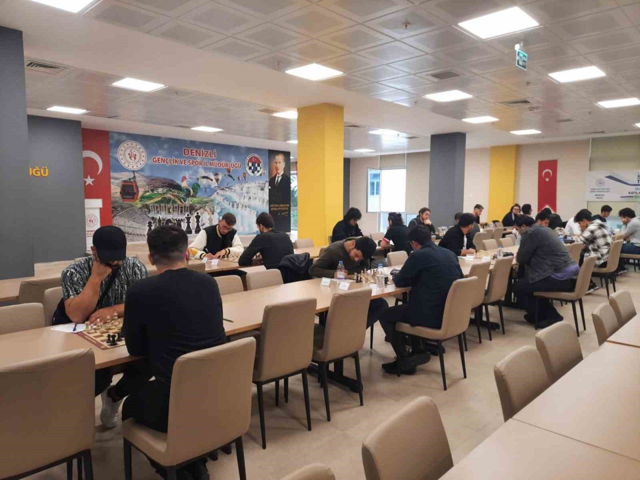 Usta satranççılar hamlelerini şampiyonluk için yapıyor