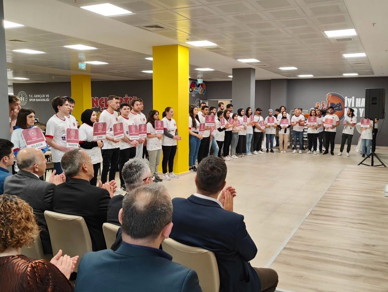 Usta satranççılar hamlelerini şampiyonluk için yapıyor