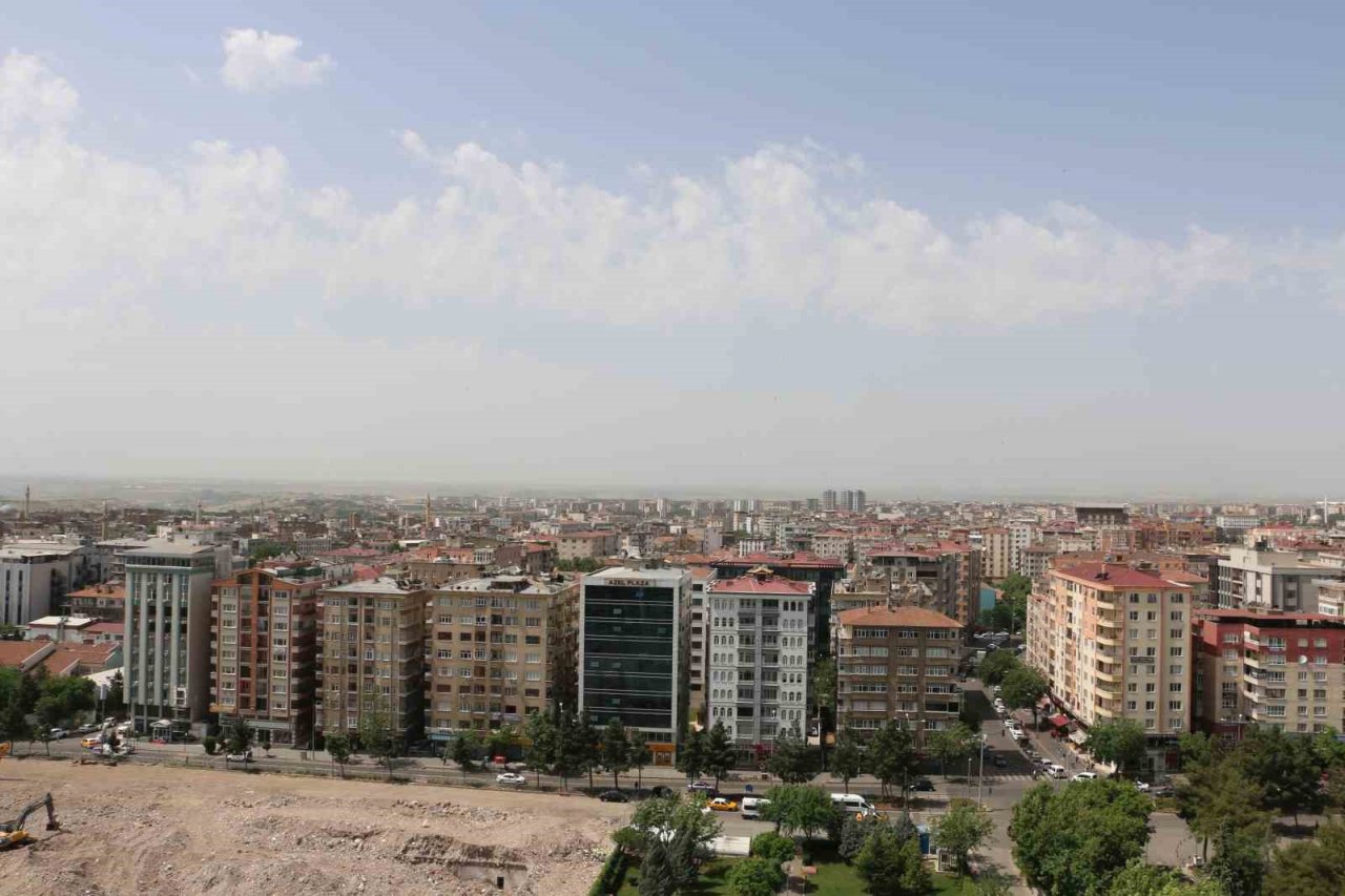Prof. Dr. Şenyiğit’ten tozlu hava uyarısı: "Maskesiz dışarı çıkmayın"
