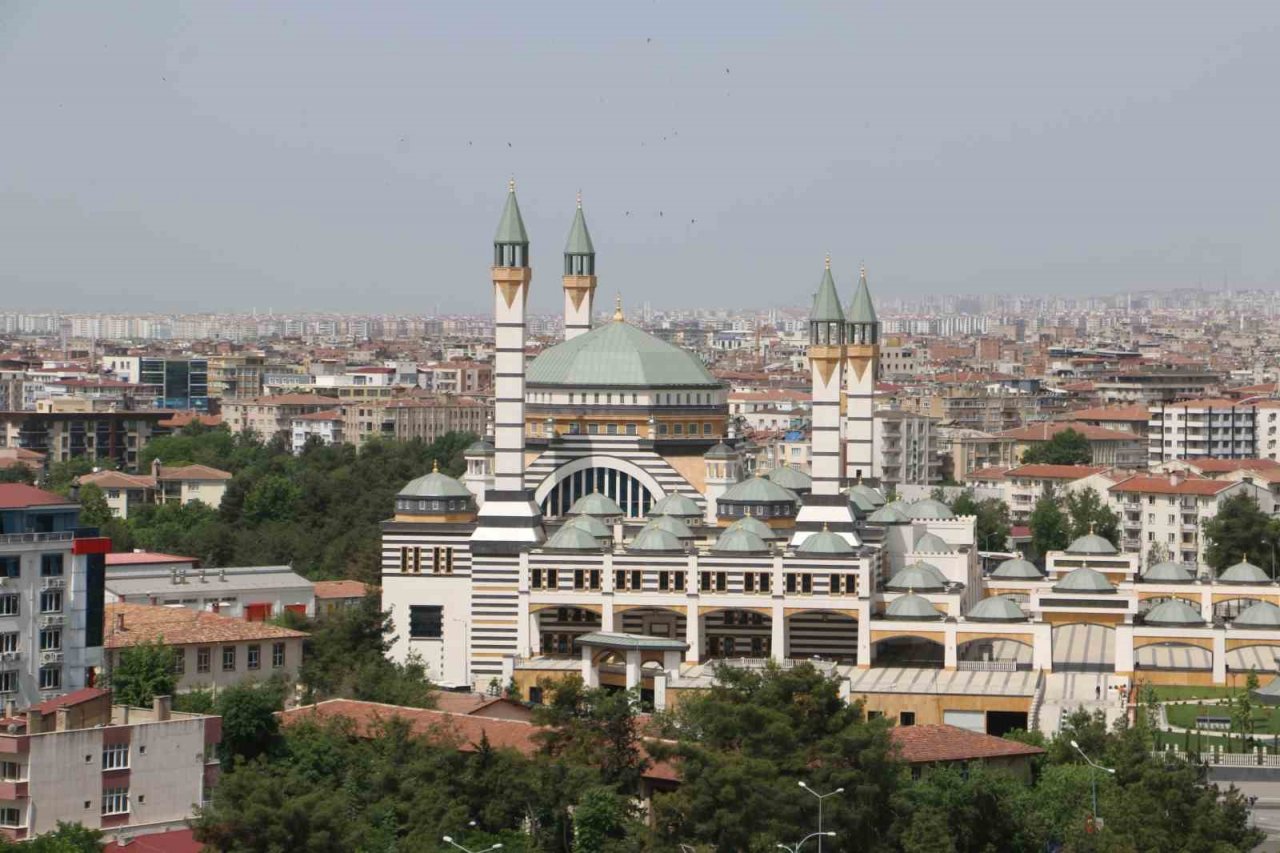 Prof. Dr. Şenyiğit’ten tozlu hava uyarısı: "Maskesiz dışarı çıkmayın"
