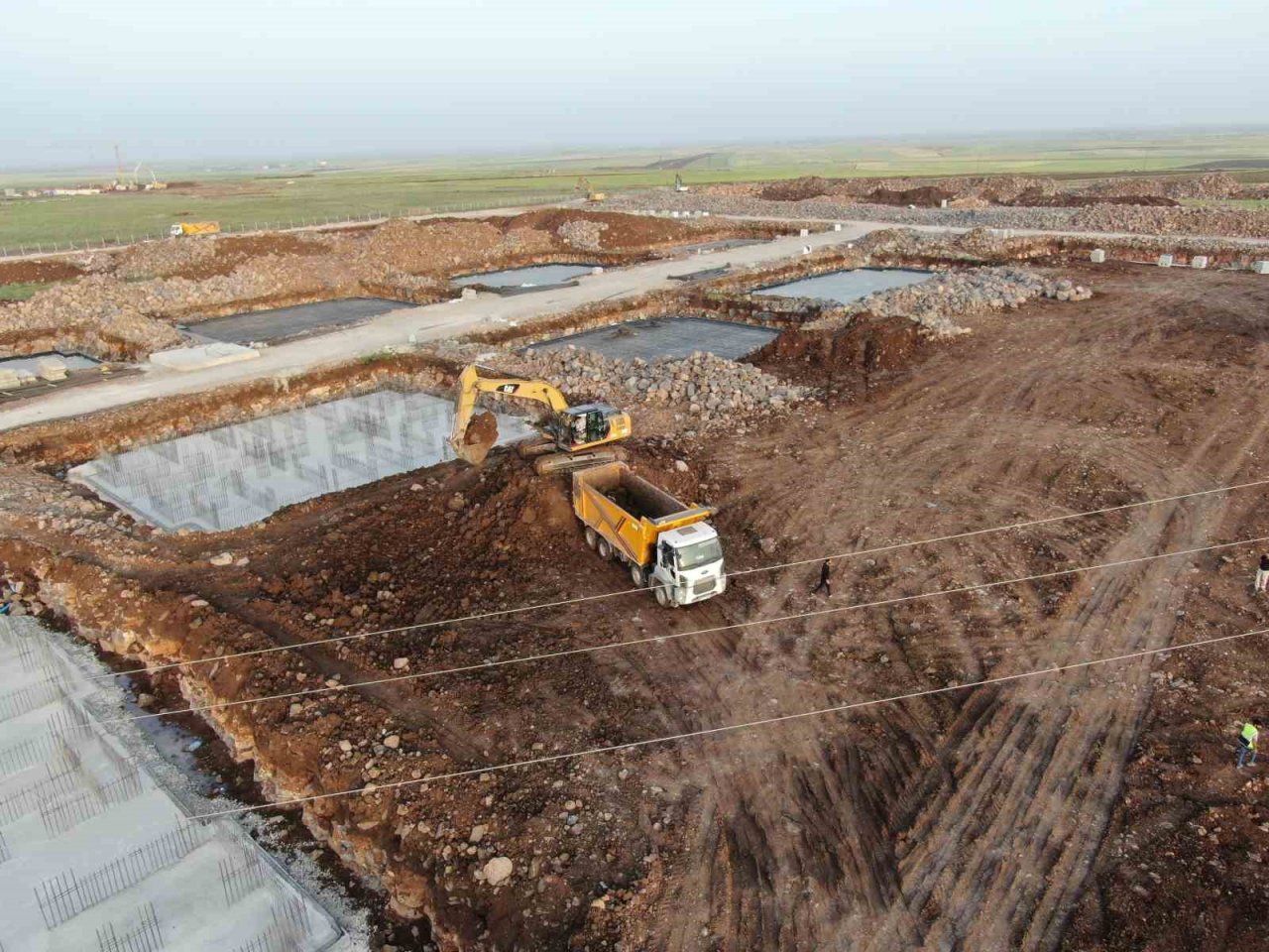 Diyarbakır’da TOKİ konutlarında hummalı çalışma gece gündüz devam ediyor