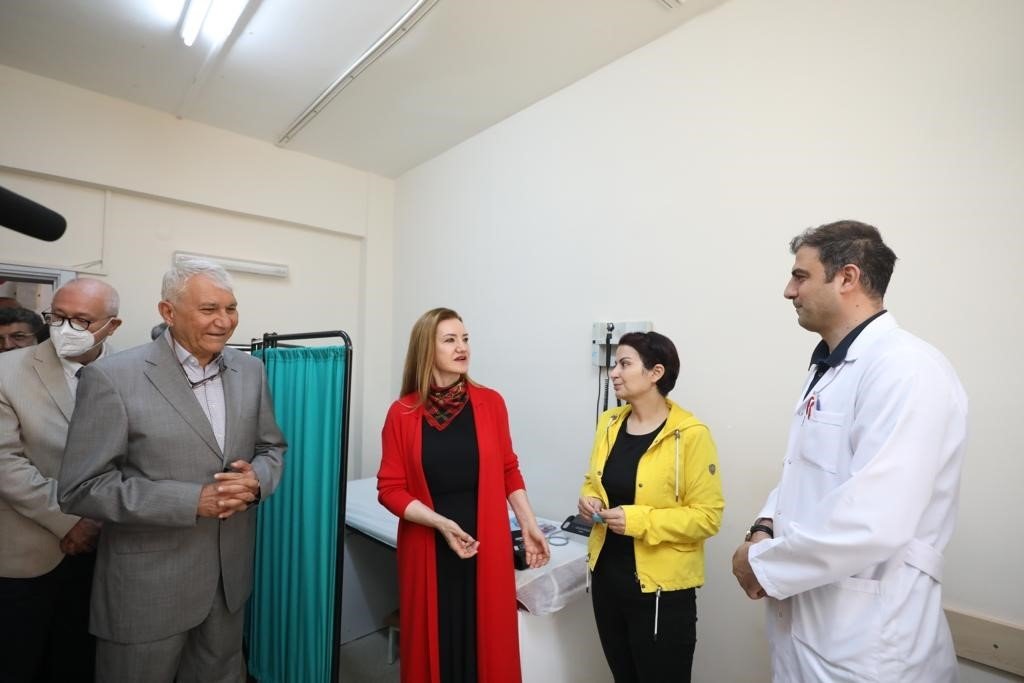 DEÜ’den Kiraz’a sağlık hizmeti