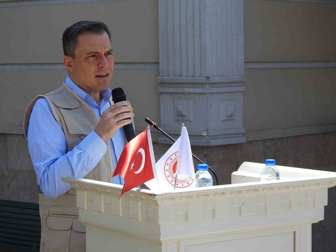 Depremzede hayvan yetiştiricilerine yem desteği