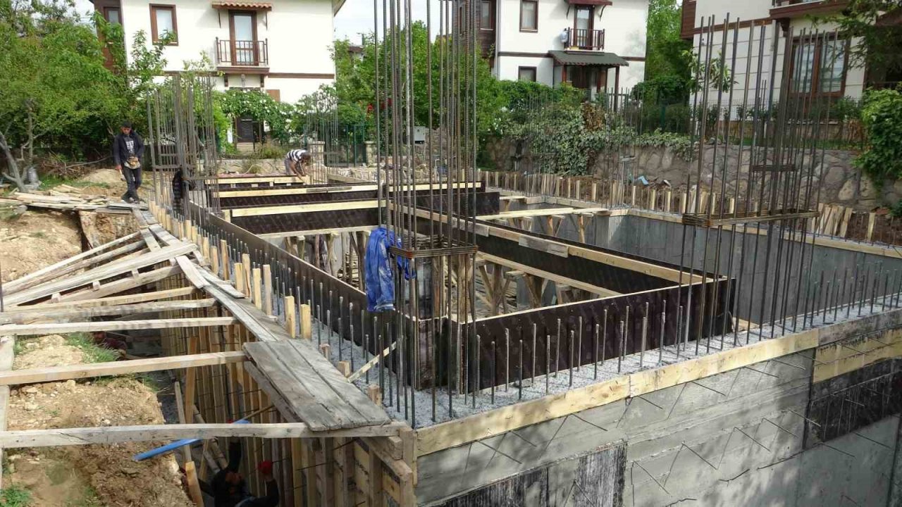 Depremin vurduğu milyonluk villalar için yıkım kararı