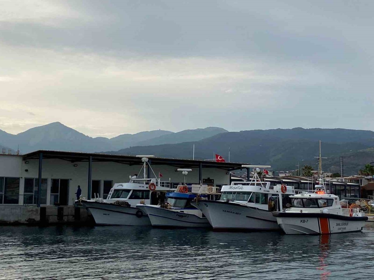 İzmir’de kaçak su avı operasyonu: 17 şahsa işlem