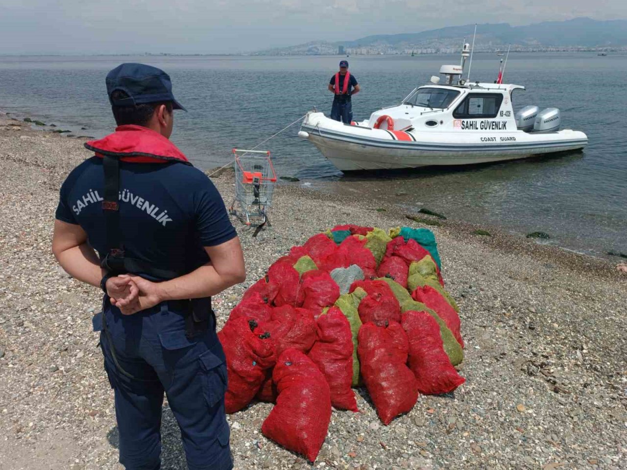 İzmir’de kaçak su avı operasyonu: 17 şahsa işlem