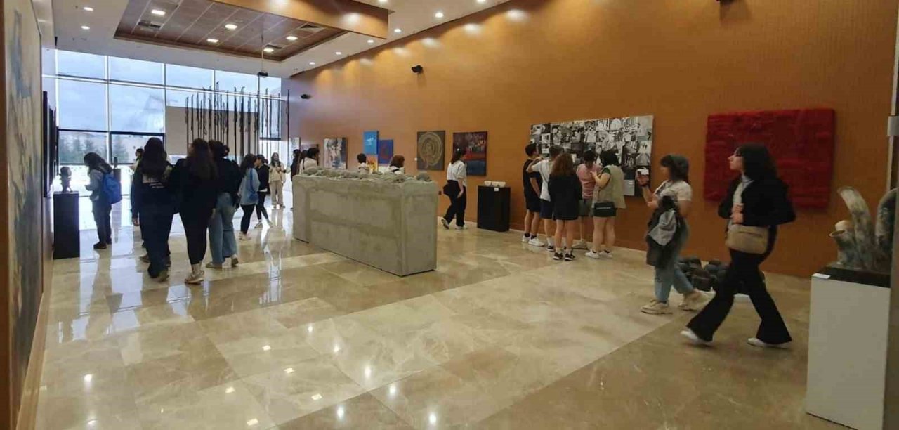 Liseli gençler NEVÜ’de