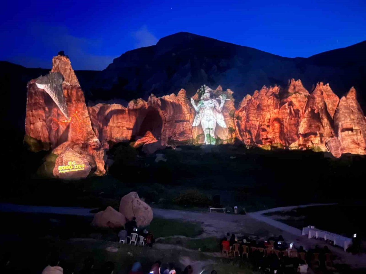 Kapadokya’da tarih peribacalarına yansıtıldı