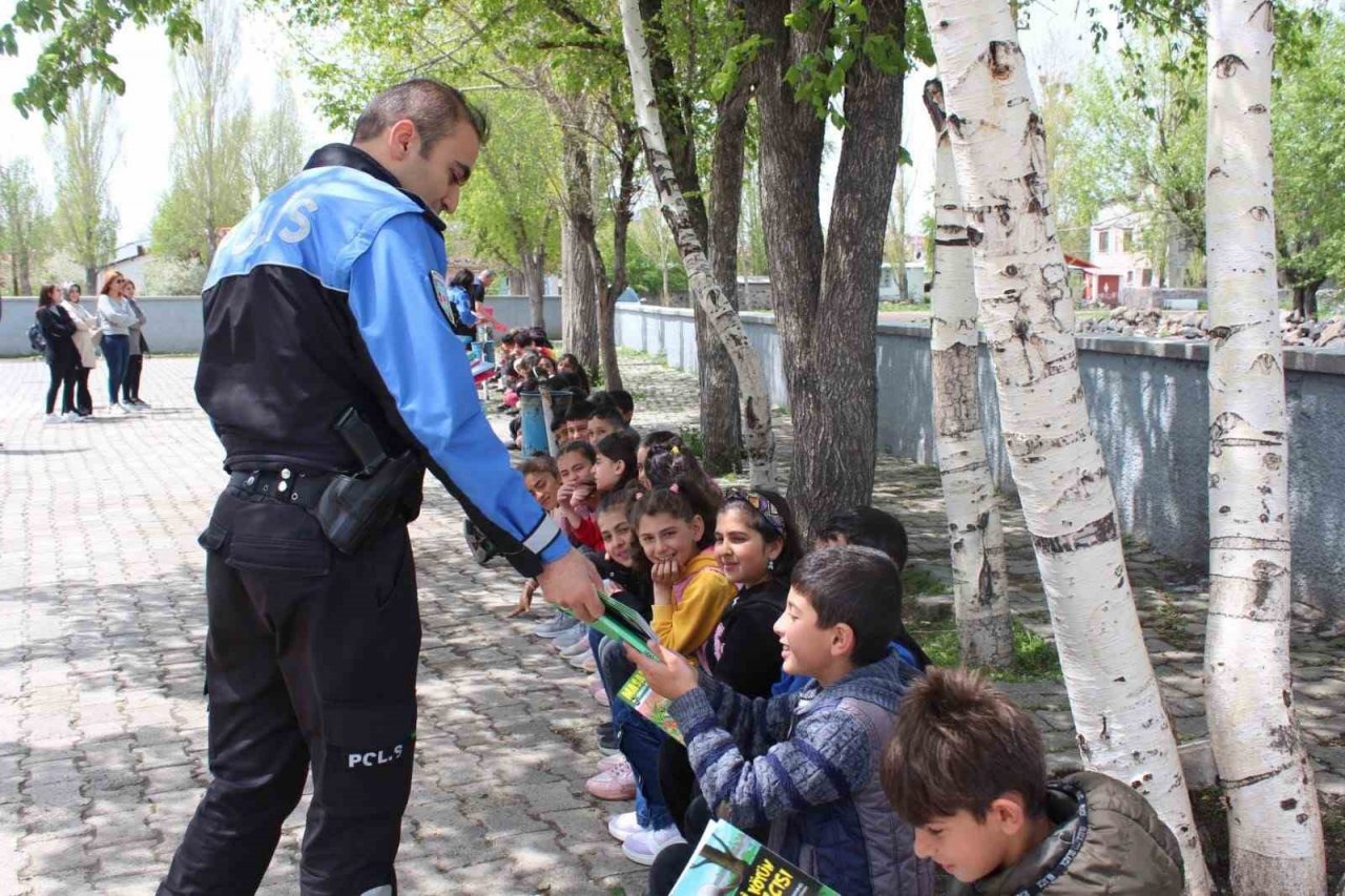Kars’ta öğrencilere akran zorbalığı anlatıldı