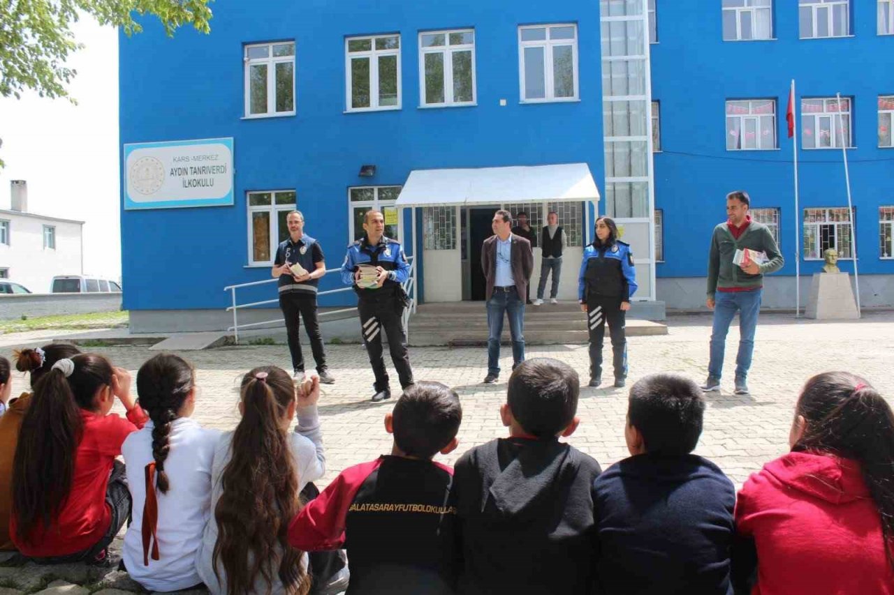 Kars’ta öğrencilere akran zorbalığı anlatıldı