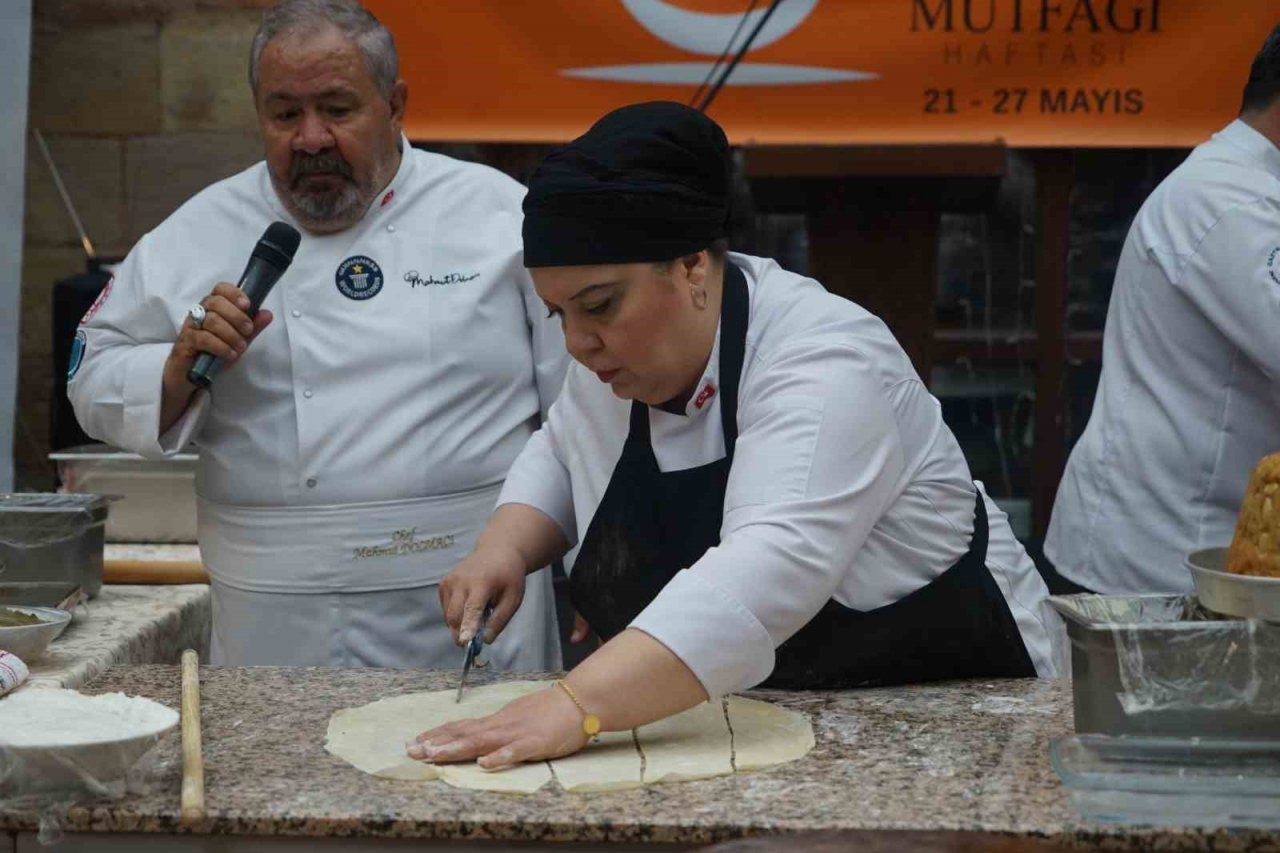 Ünlü şefler Kastamonu’nun yöresel ürünleri ile yemekler yaptı