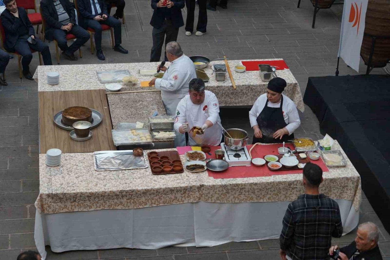 Ünlü şefler Kastamonu’nun yöresel ürünleri ile yemekler yaptı