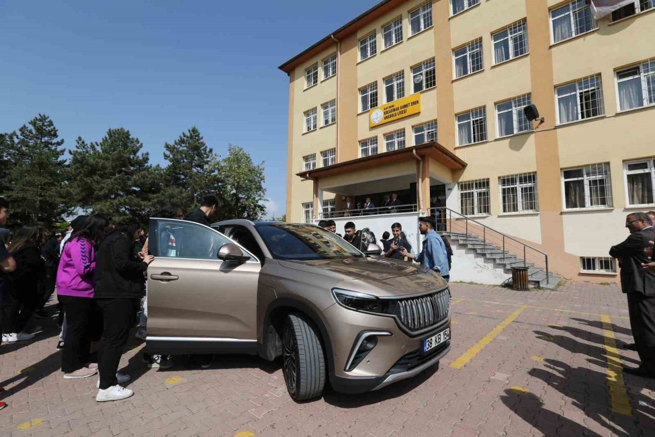 Başkan Büyükkılıç, öğrencilerle TOGG’u buluşturuyor