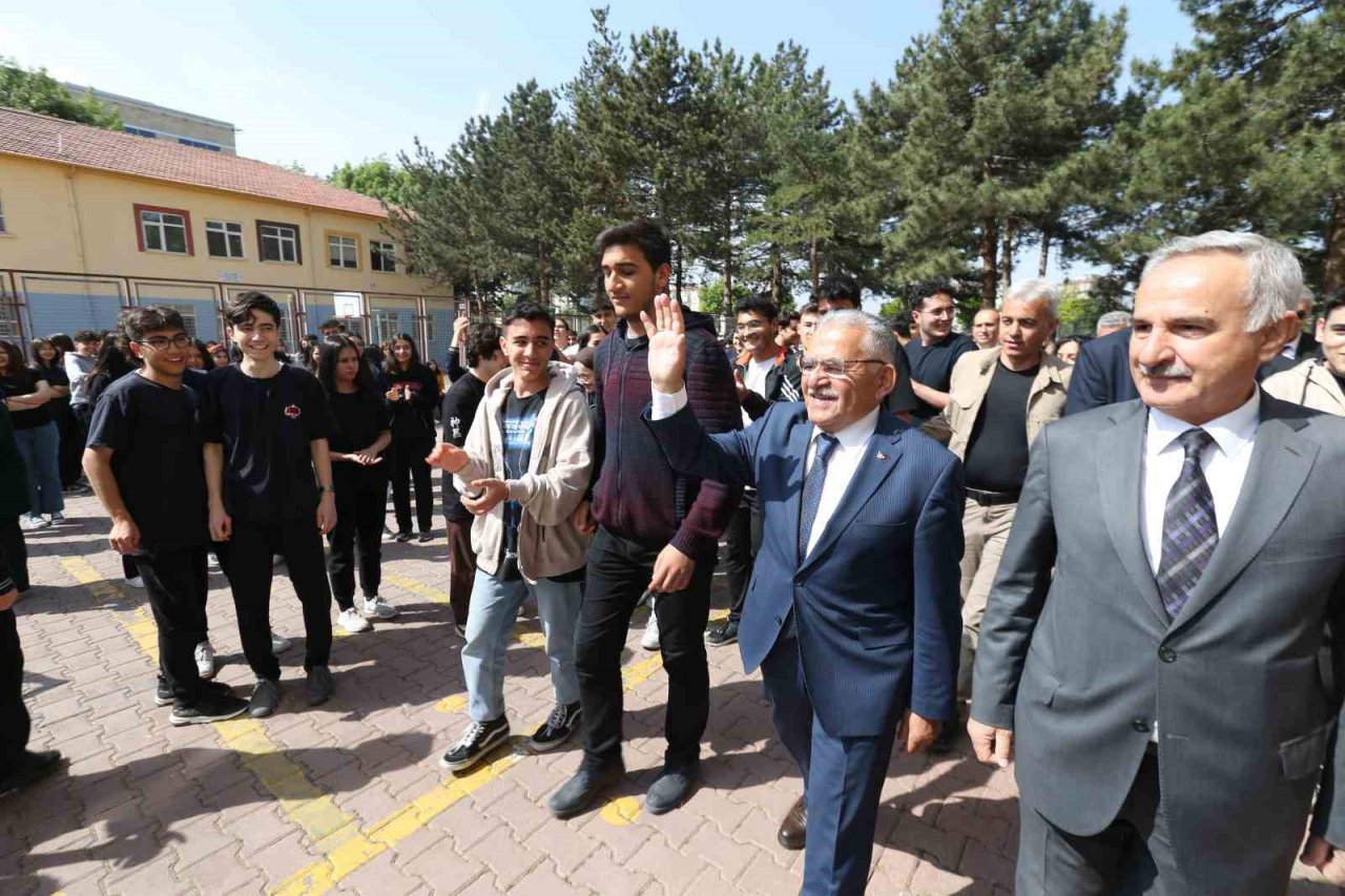 Başkan Büyükkılıç, öğrencilerle TOGG’u buluşturuyor