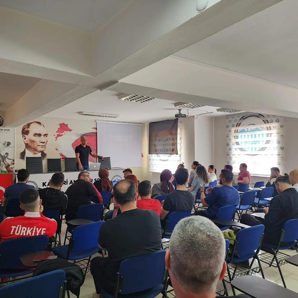 1. Kademe Muaythai Antrenör Kursu Kayseri’de başladı