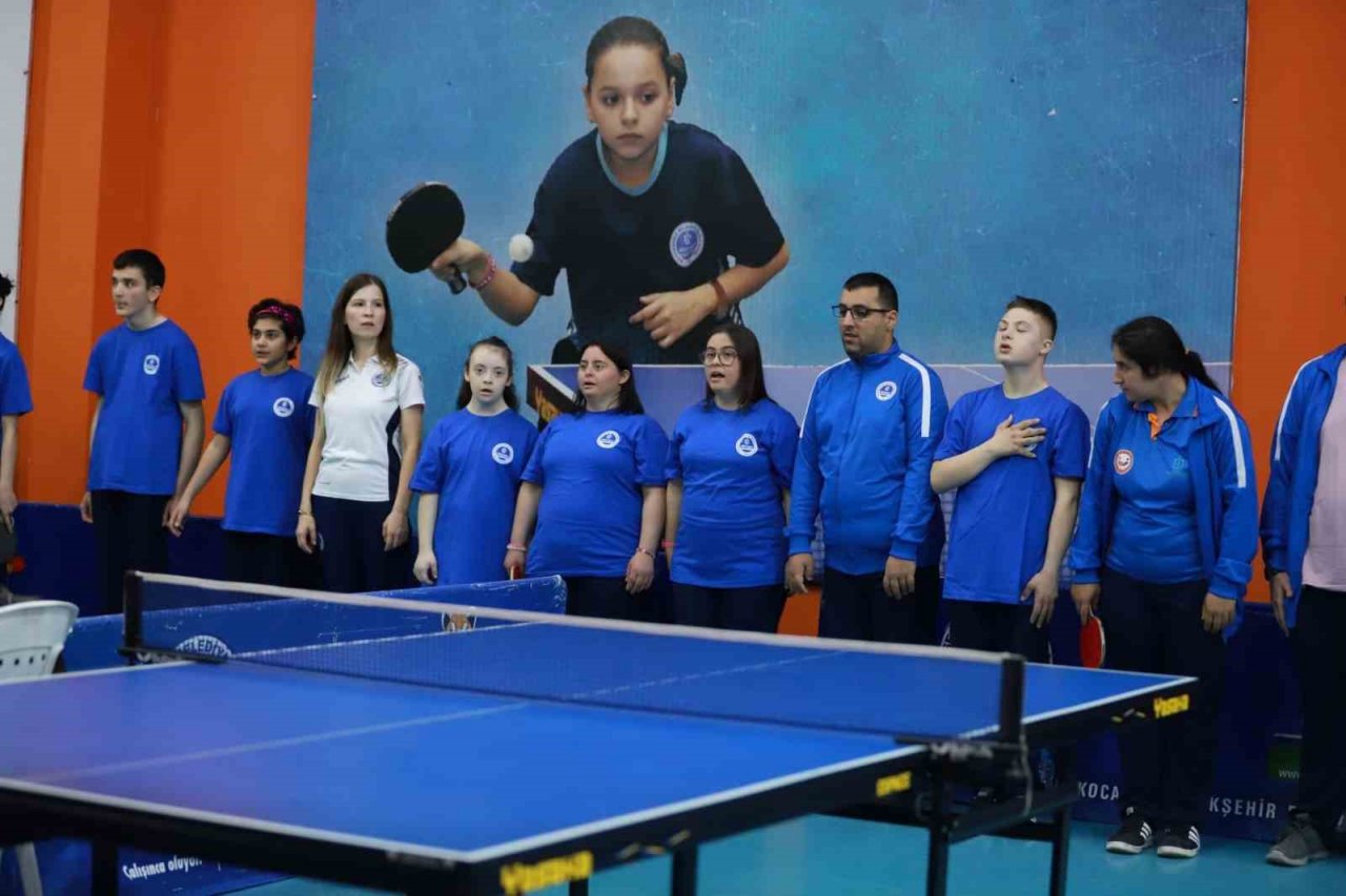 Özel sporcuların masa tenisi turnuvası