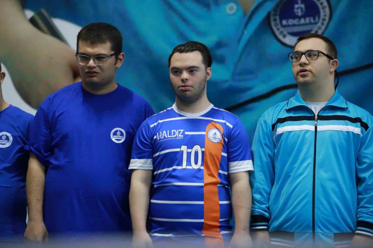 Özel sporcuların masa tenisi turnuvası