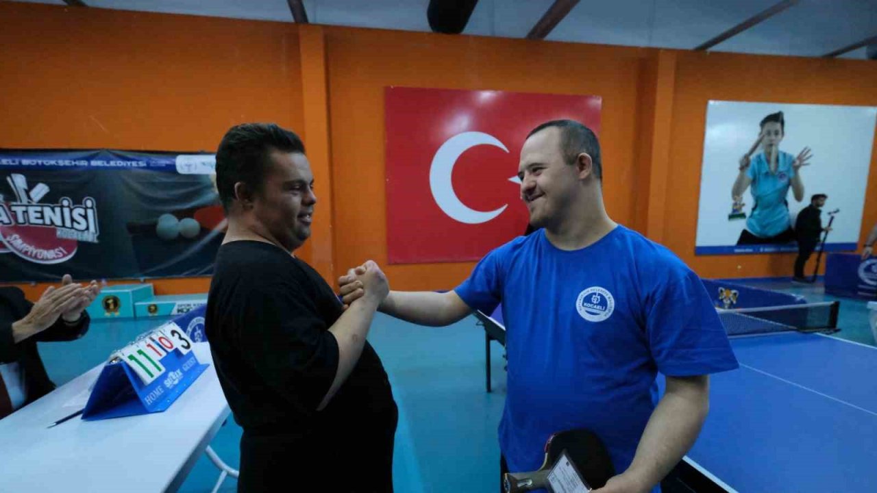 Özel sporcuların masa tenisi turnuvası