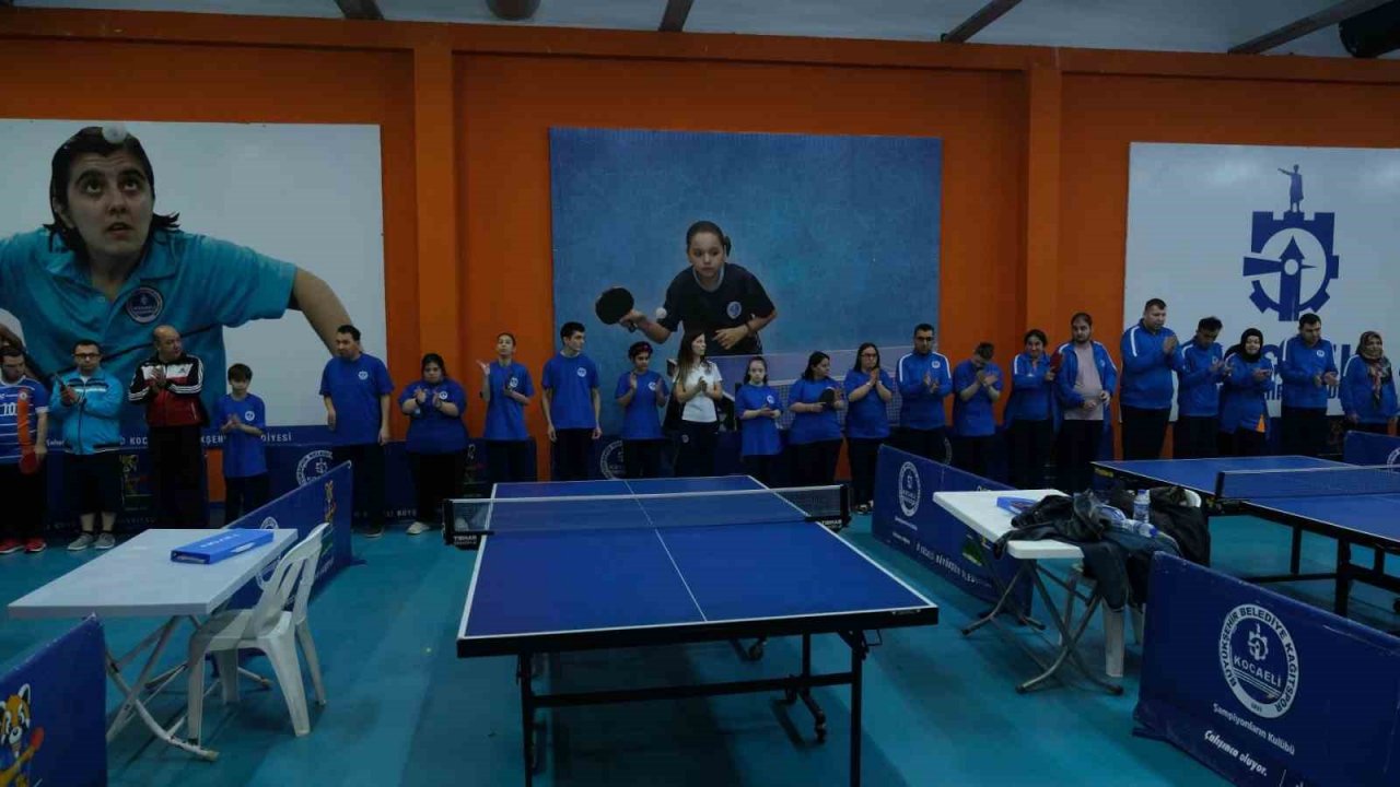 Özel sporcuların masa tenisi turnuvası