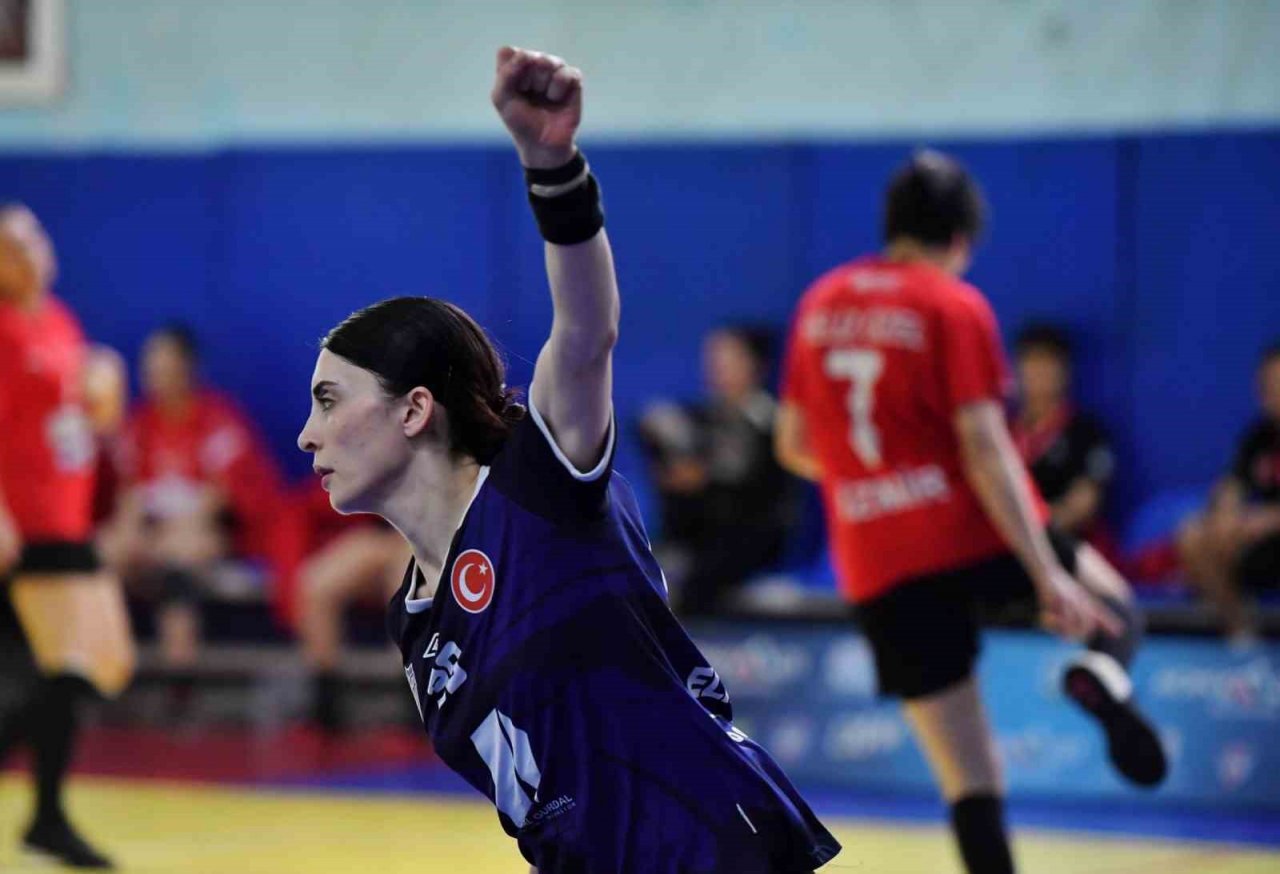 Mavi Kelebekler finalde