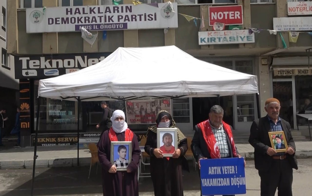 Ailelerin evlat nöbeti devam ediyor