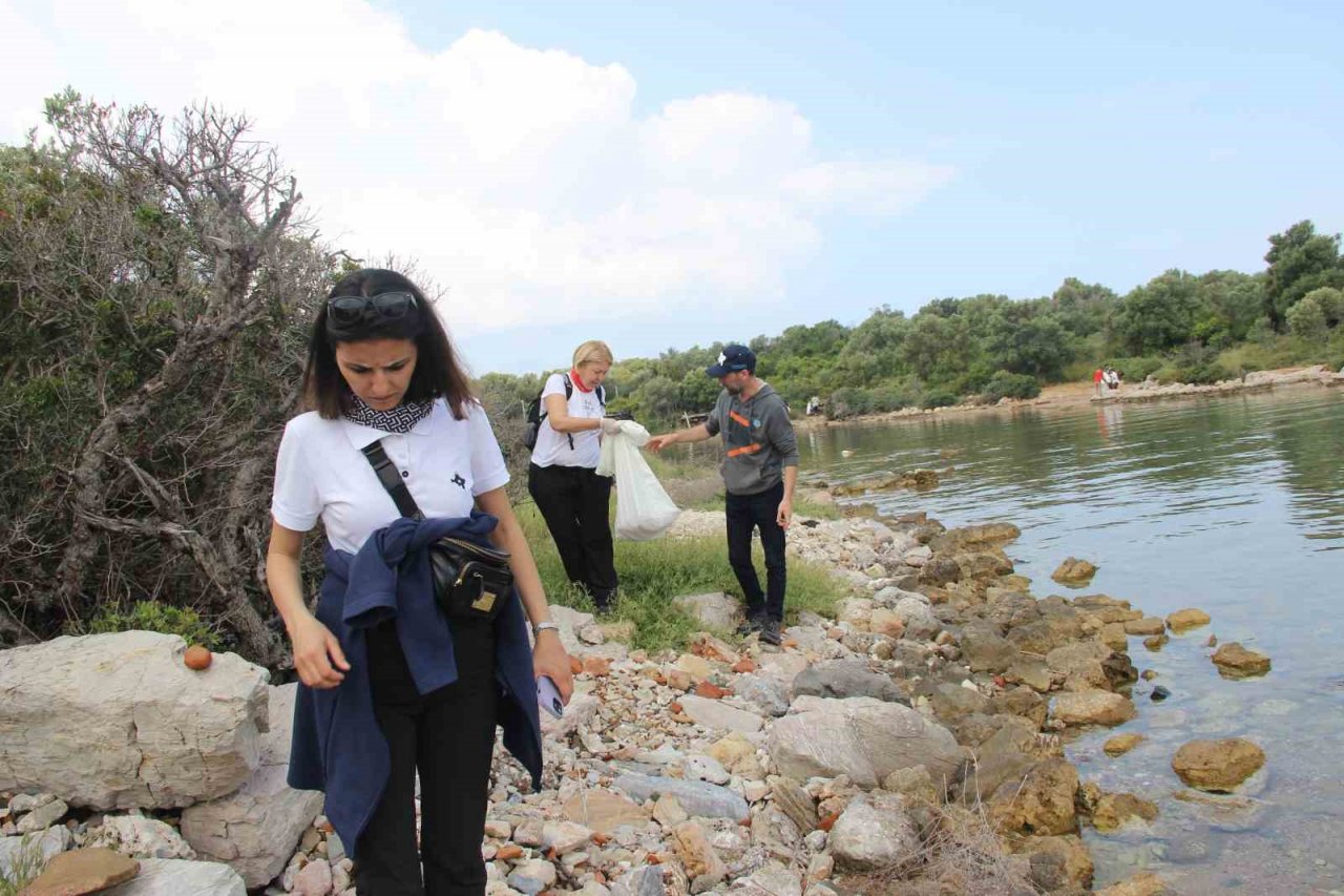 Sedir Adası’nda su altı ve kıyı temizliği