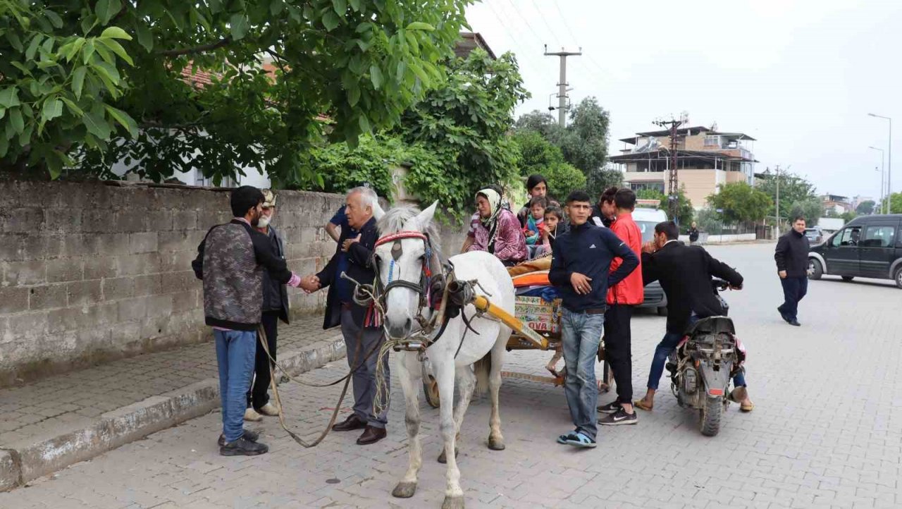 Başkan Özcan 8 kardeşin memleketlerine dönmelerini sağladı