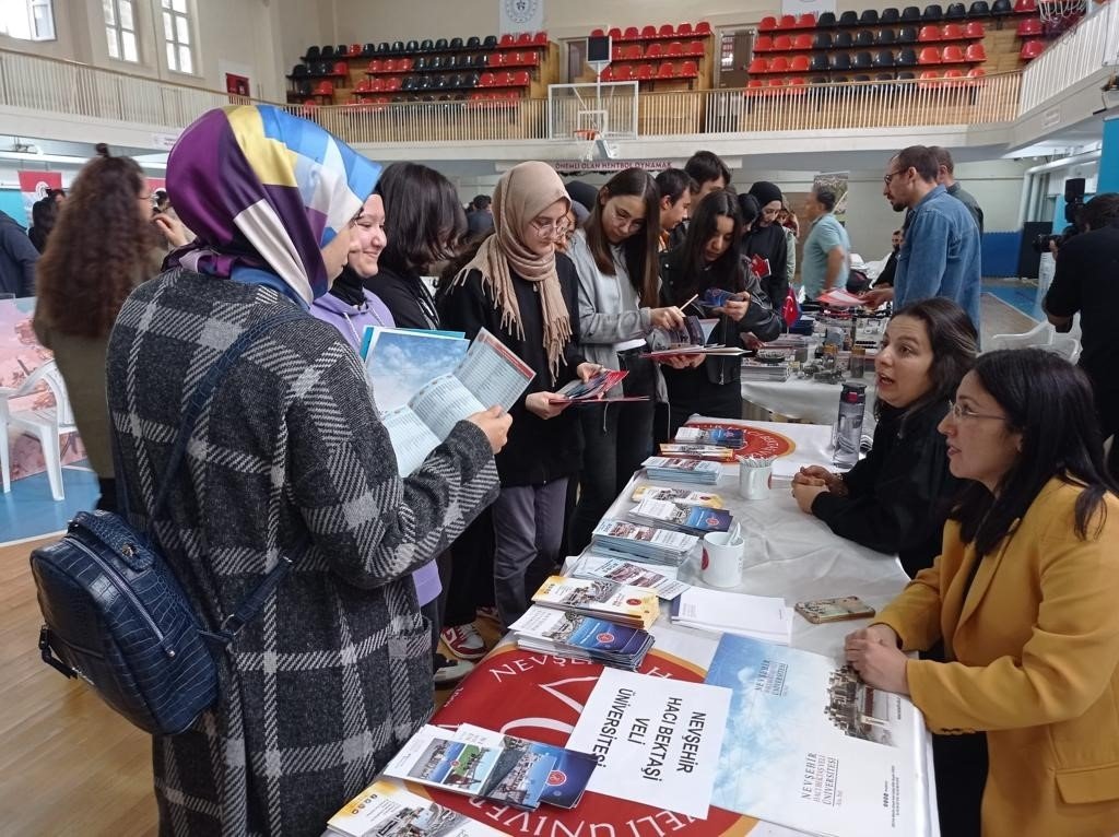 NEVÜ Yozgat’ta Üniversite Tanıtım ve Tercih Fuarı’nda