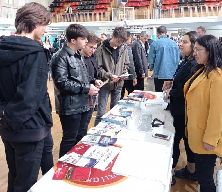 NEVÜ Yozgat’ta Üniversite Tanıtım ve Tercih Fuarı’nda