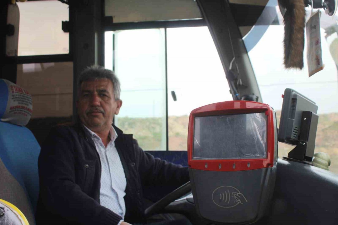 Otobüs şoförü bayılan genç kadını hastaneye yetiştirdi