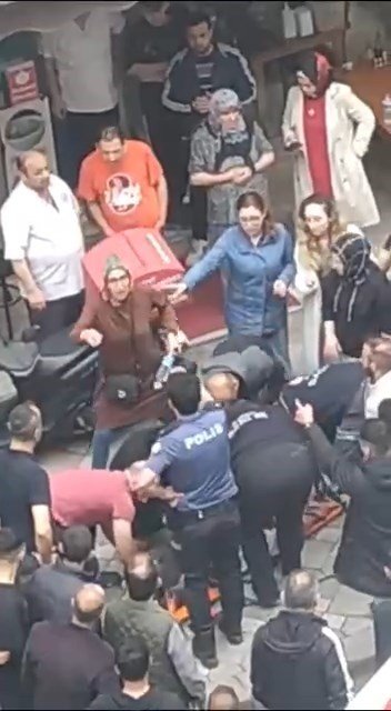 Kan donduran olay: Onlarca kişinin gözü önünde tabanca ile vuruldu