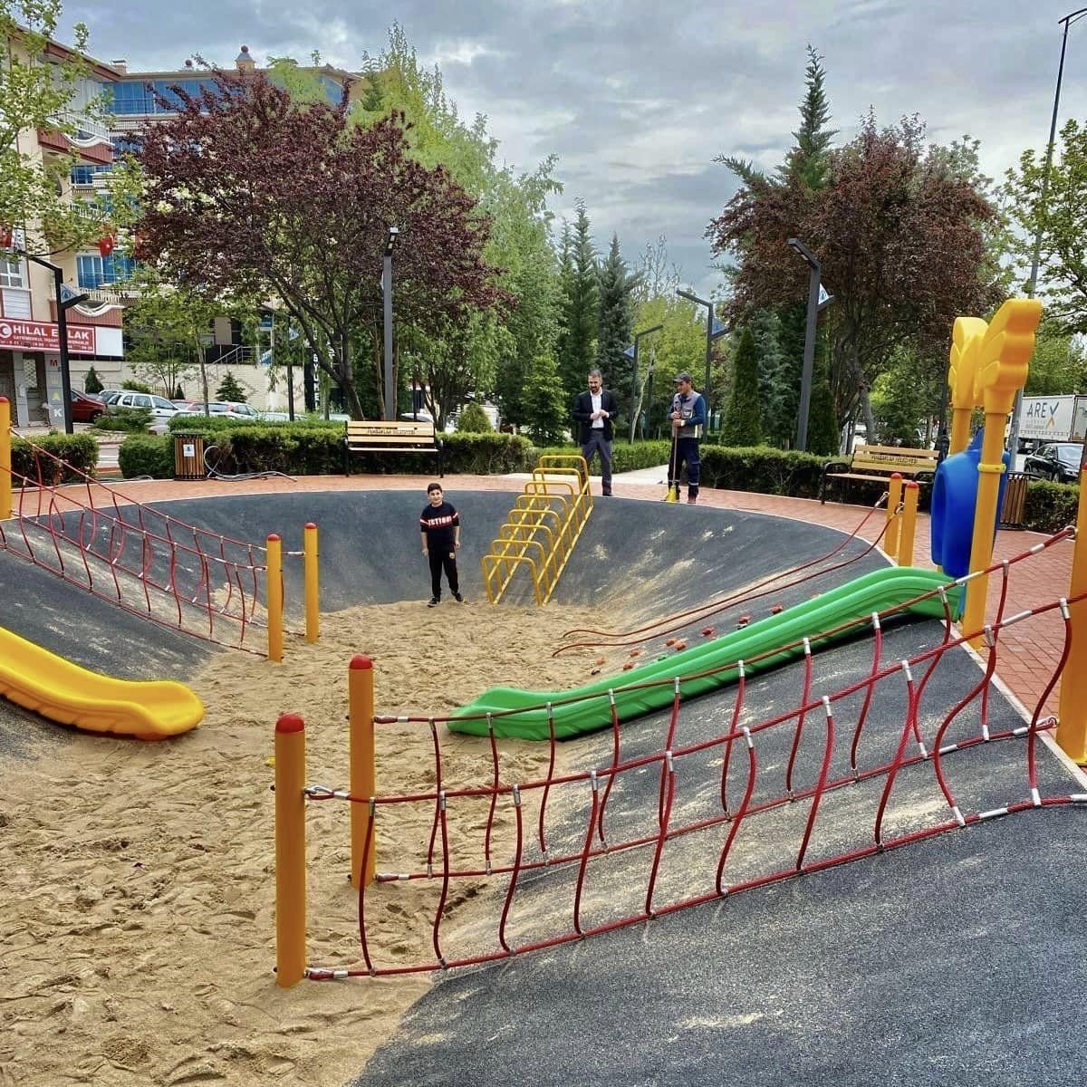 Pursaklar’da yenilenen park vatandaşların hizmetine sunuldu