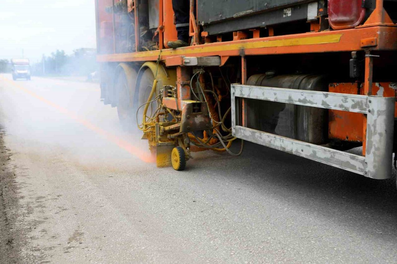 Sakarya’da bu yıl 3 bin 528 kilometre yol çizgisi asfaltla buluşacak