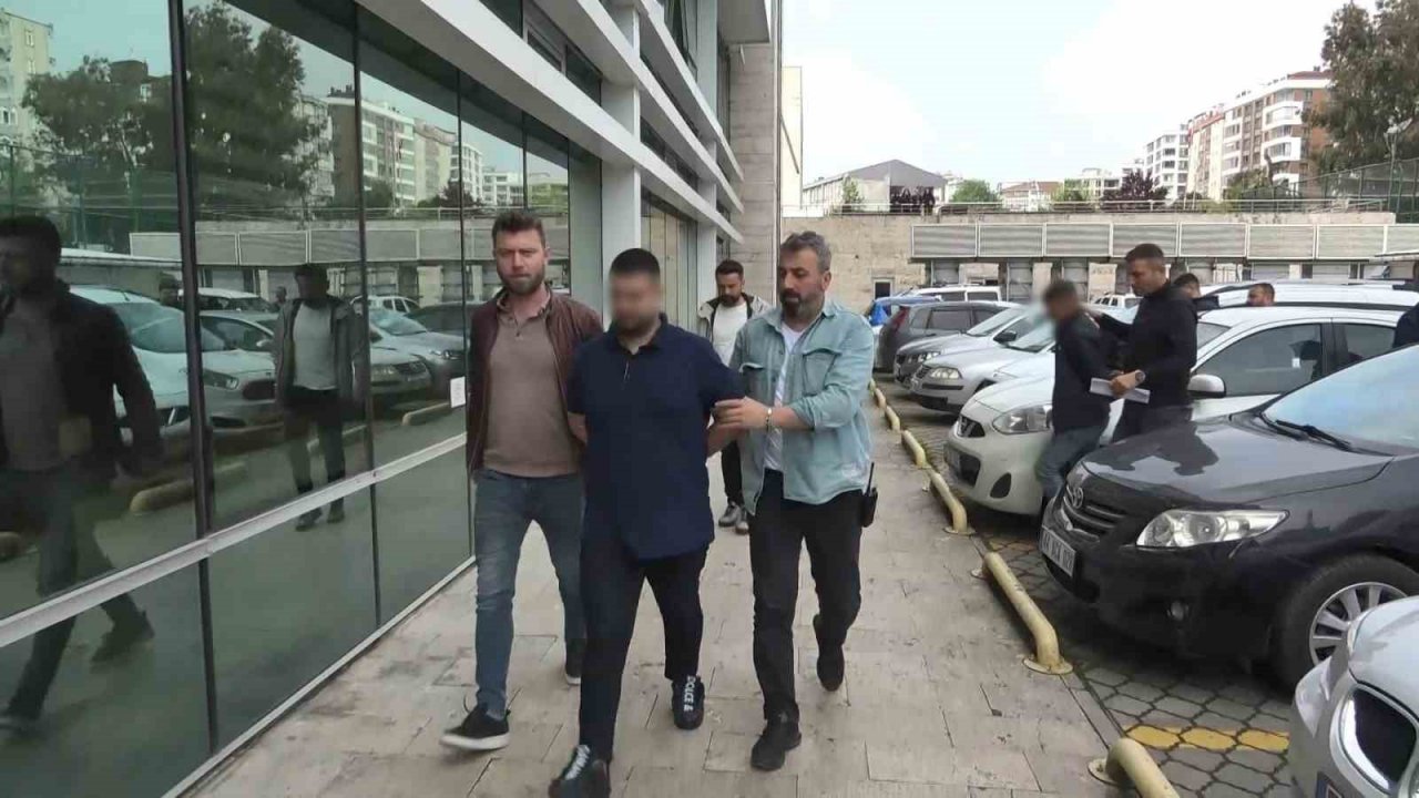 Sokak ortasındaki cinayetle ilgili 7 kişi adliyede