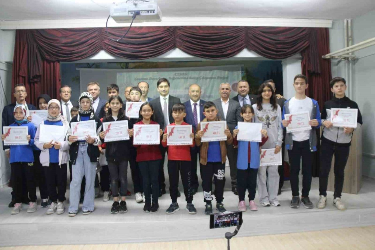 Şaphane’de “40 Hadis Ezberleme Yarışması" düzenlendi