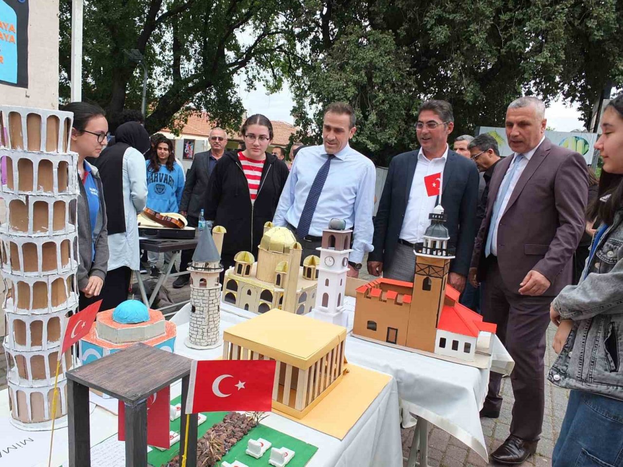 Balıkesir’de 23 Okul öğrencilerinin eserleri sergilendi