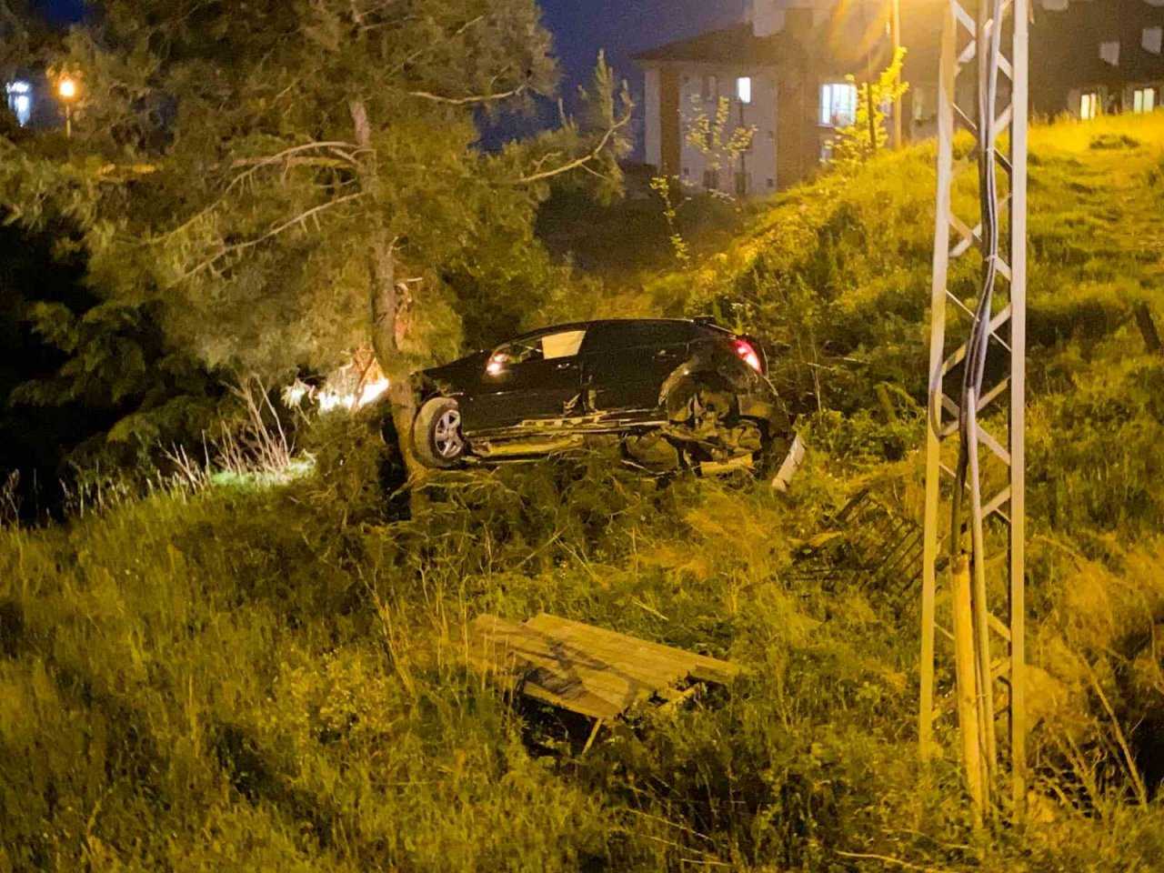 Sinop’ta otomobil ormanlık alana düştü: 1 yaralı