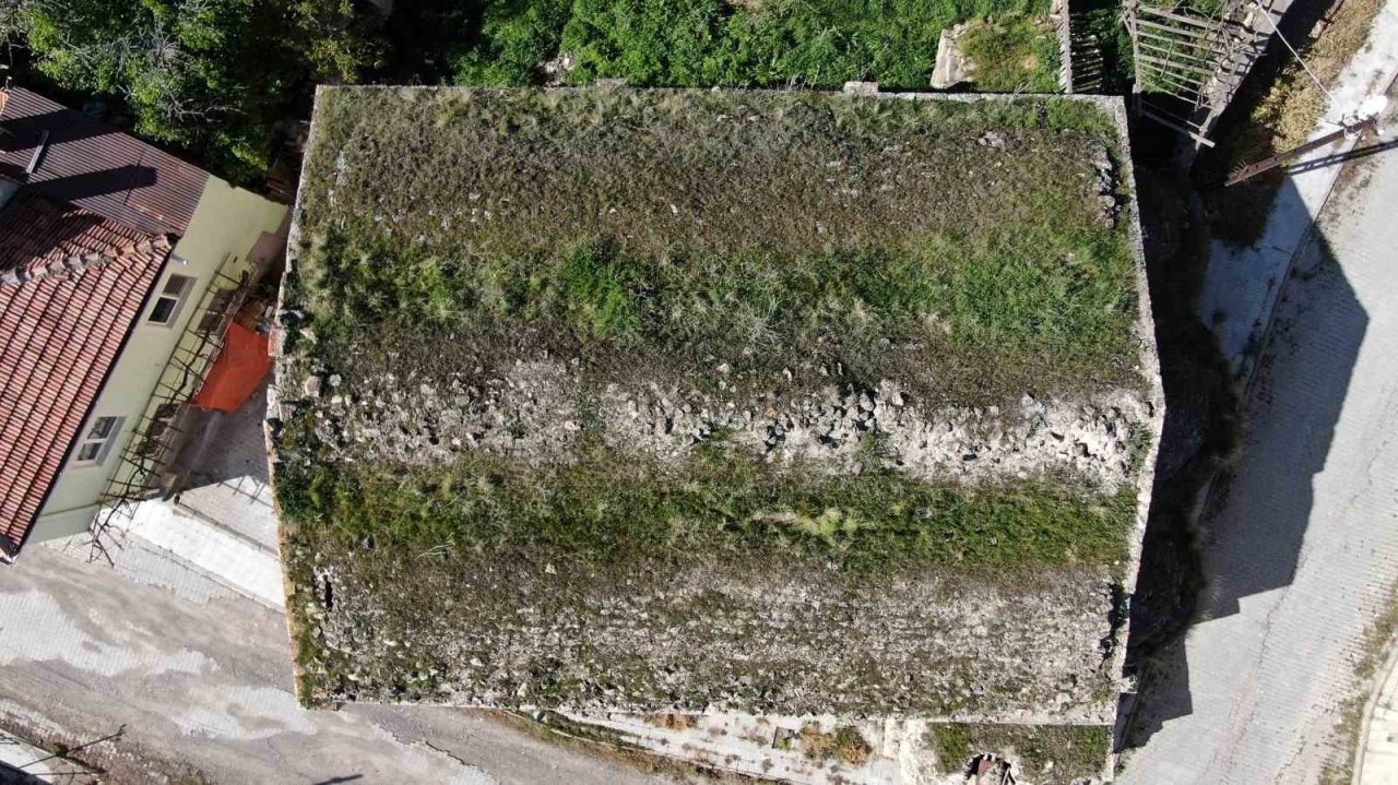 Havadan bahçeyi andıran 3 asırlık kilise turizme kazandırılmayı bekliyor