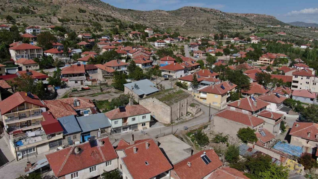 Havadan bahçeyi andıran 3 asırlık kilise turizme kazandırılmayı bekliyor