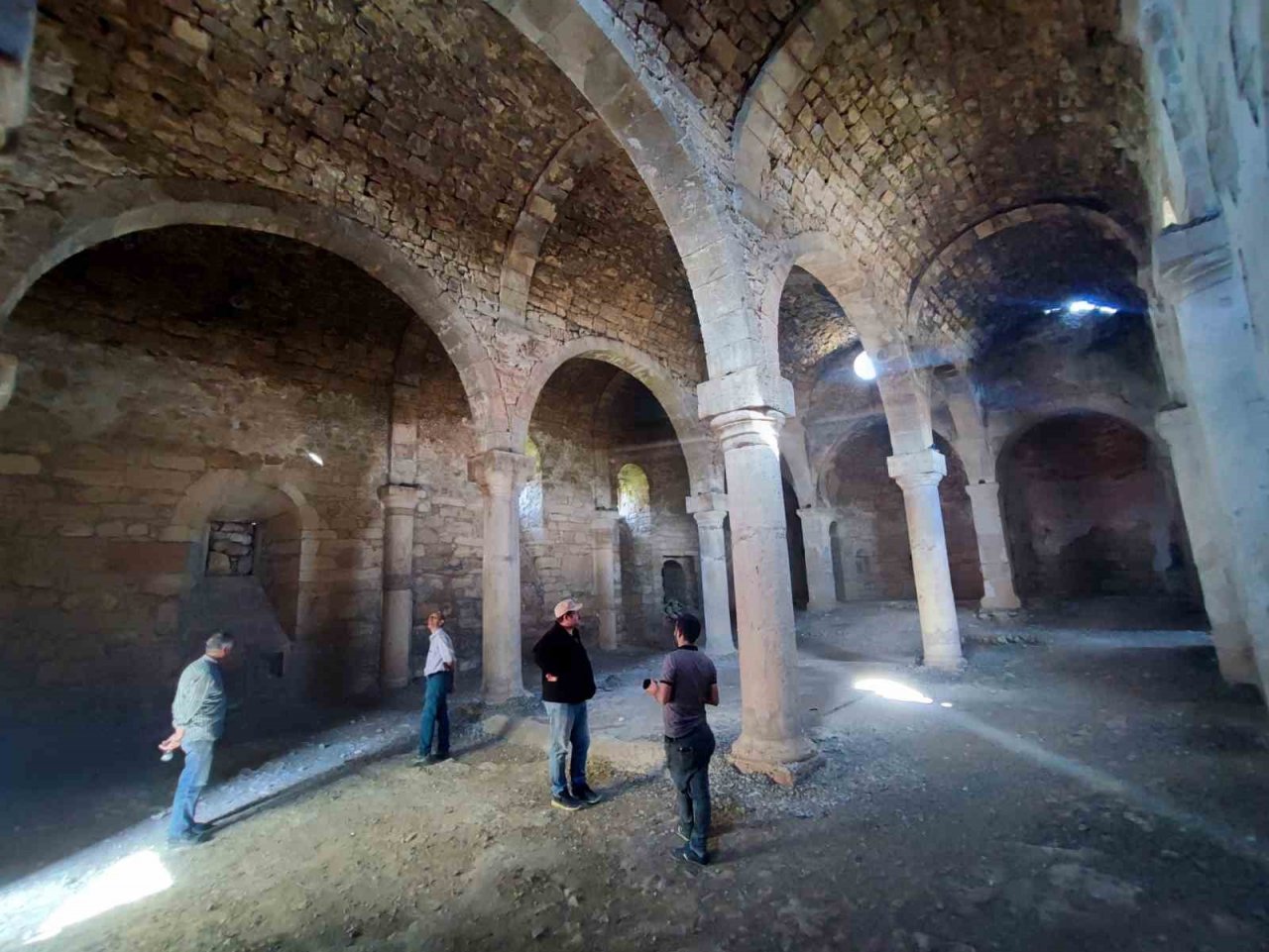 Havadan bahçeyi andıran 3 asırlık kilise turizme kazandırılmayı bekliyor