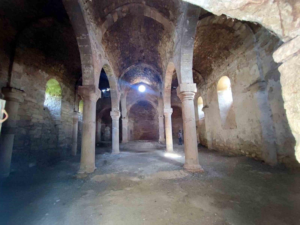 Havadan bahçeyi andıran 3 asırlık kilise turizme kazandırılmayı bekliyor