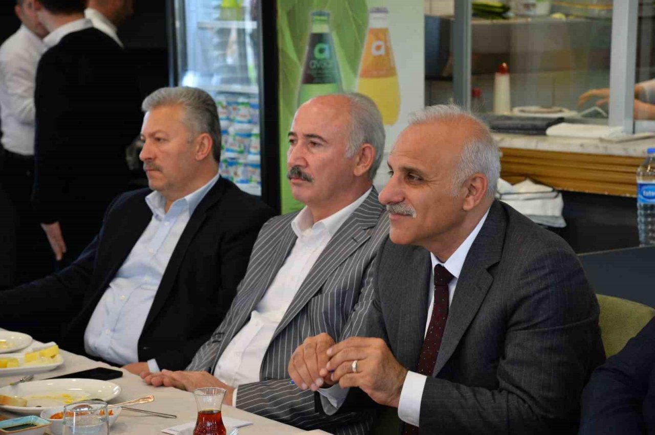 Başkan Zorluoğlu’ndan Teknofest yarışmacılarına destek sözü